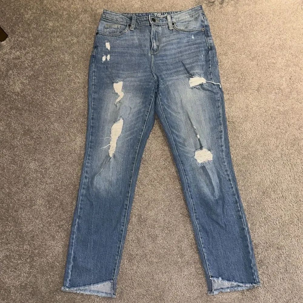 Universal Thread High Rise Straight Distressed Jeans! - Picture 8 of 14